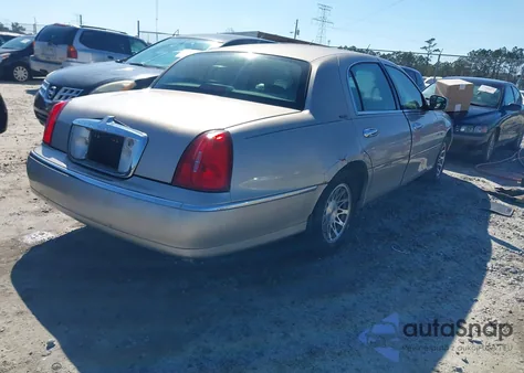 2002 Lincoln Town Car Signature z USA, uszkodzony, nr VIN 1LNHM82W02Y662541